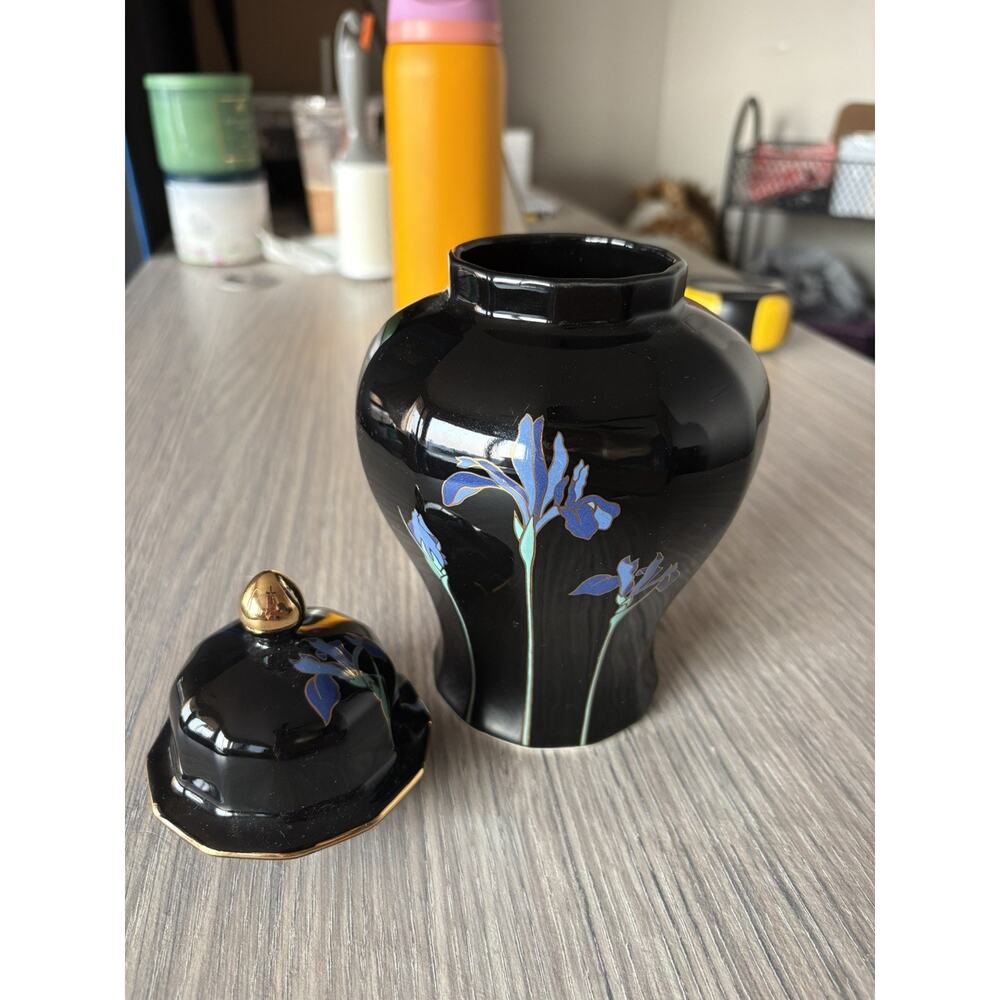 Vintage Small 6” Tall Otagiri Blue Iris Porcelain Ginger Jar & Lid Japan Floral - Picture 3 of 8
